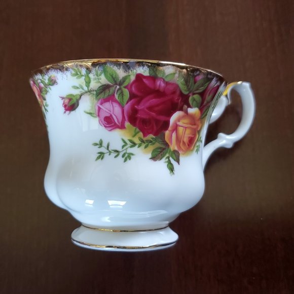 Old Country Roses by Royal Albert - Rare Vintage Snack Plate & Teacup - Picture 6 of 8